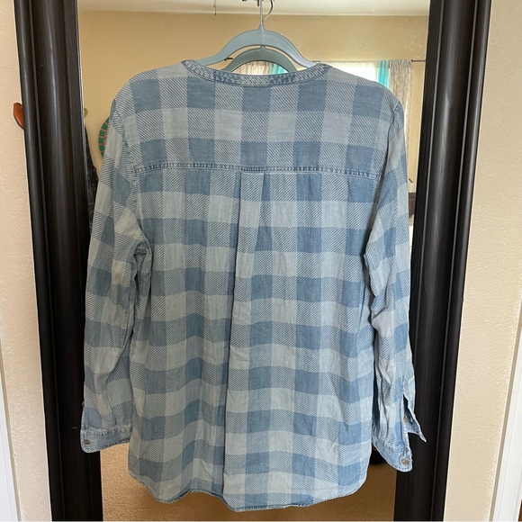 Eddie Bauer Women’s (XL) Blue/Lt. Blue Plaid Shirt - Picture 2 of 4